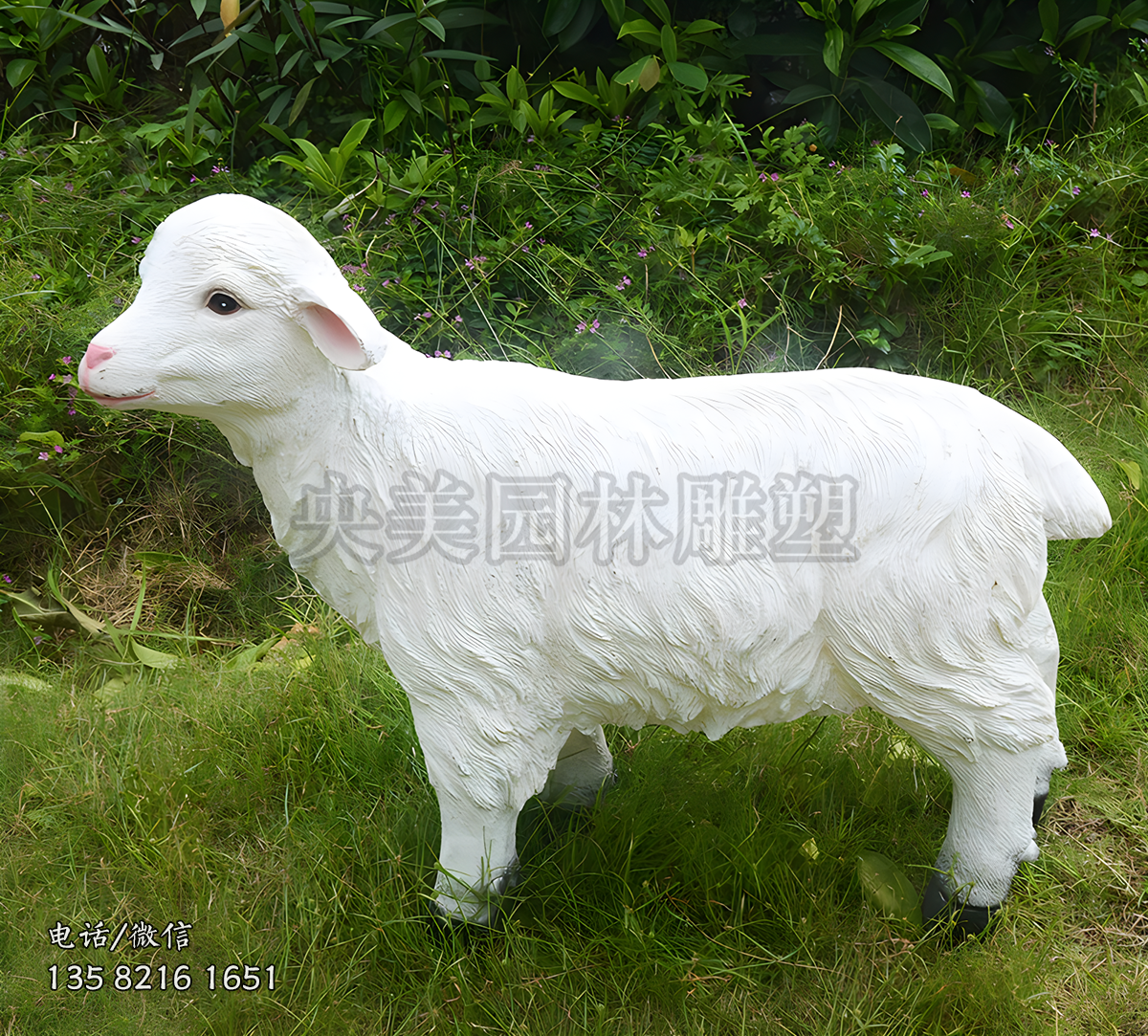 白色小羊羔玻璃钢仿真动物雕塑