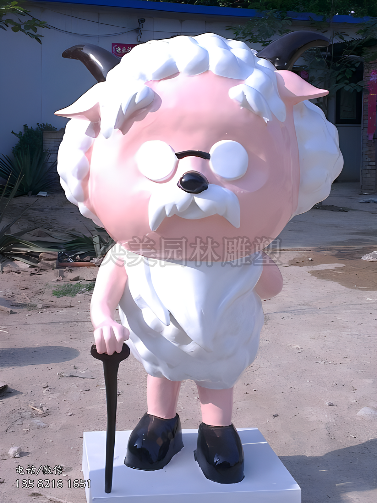 玻璃钢仿真老村长（慢羊羊）雕塑