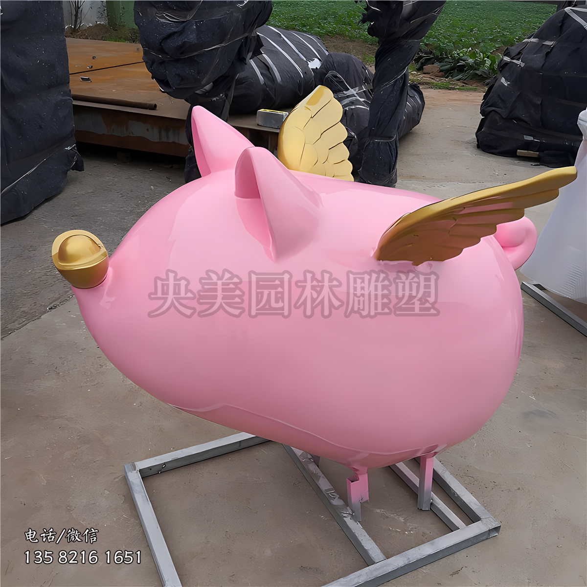 粉红色的玻璃钢卡通飞猪雕塑