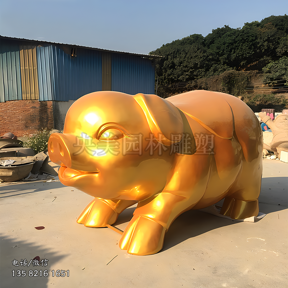 玻璃钢漆金卡通猪雕塑