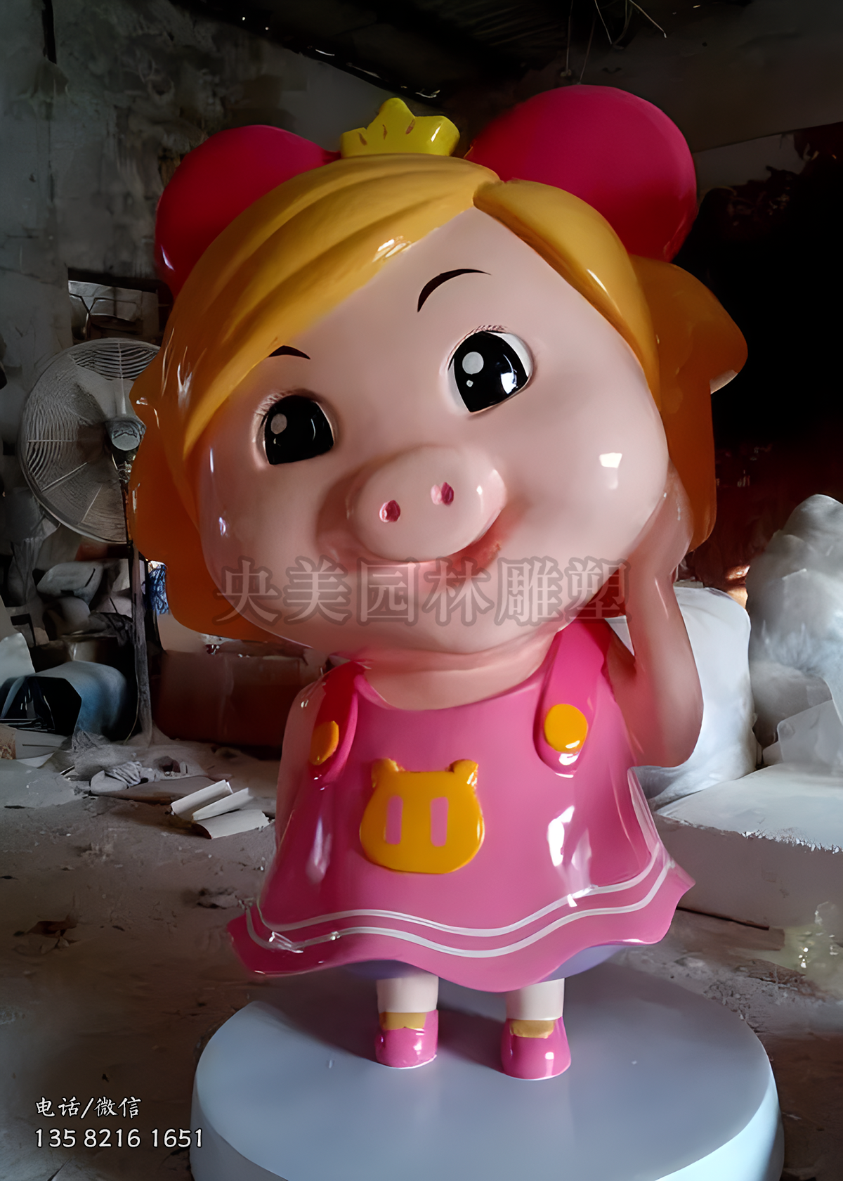 猪猪侠（女）玻璃钢雕塑