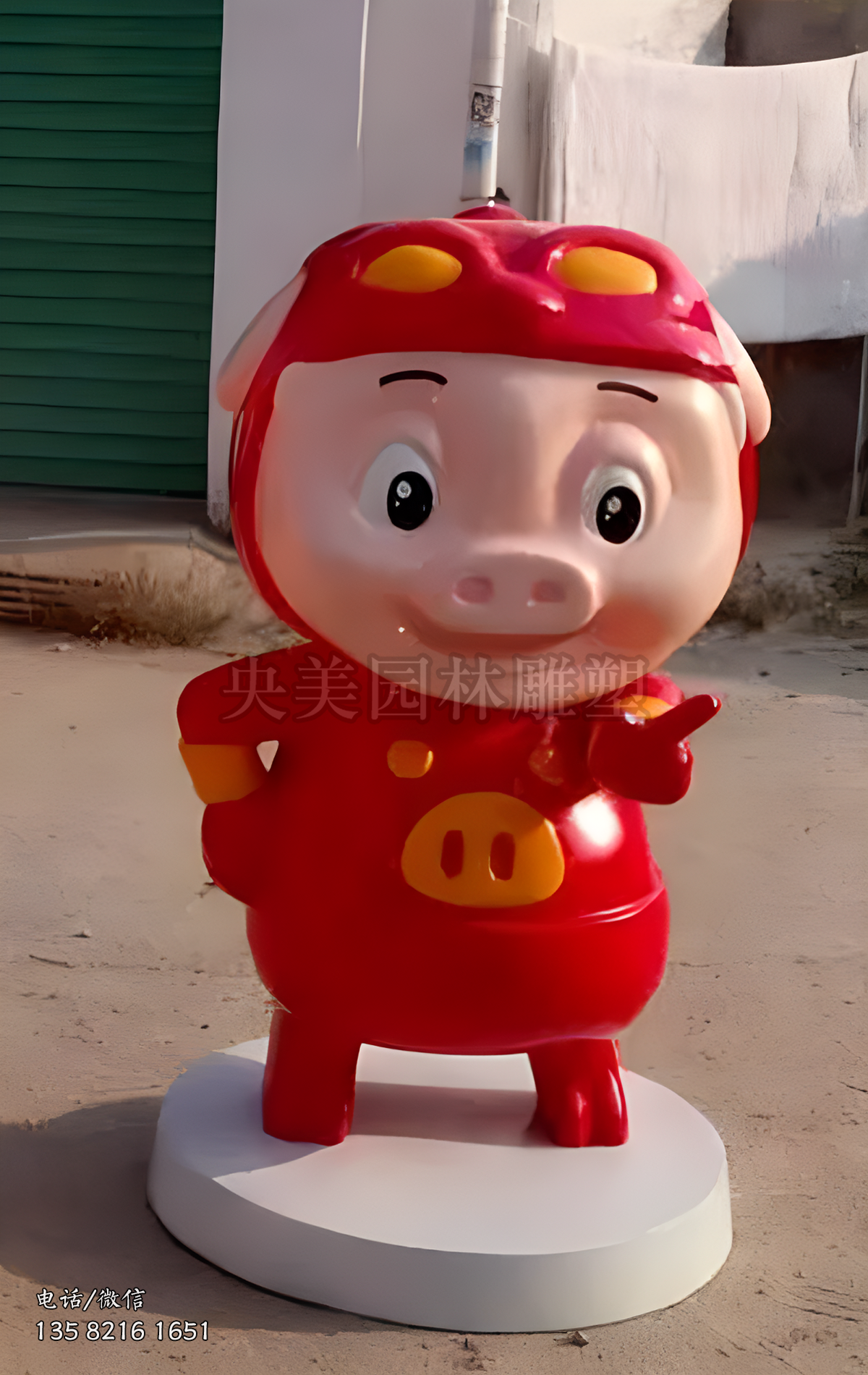 玻璃钢仿真猪猪侠雕塑摆件