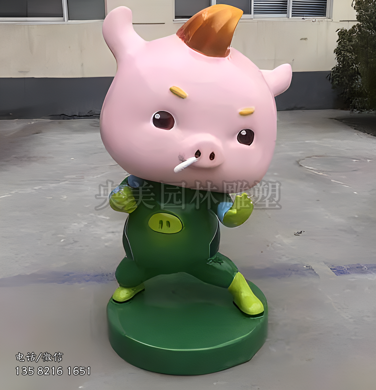 玻璃钢卡通猪，猪猪侠雕塑