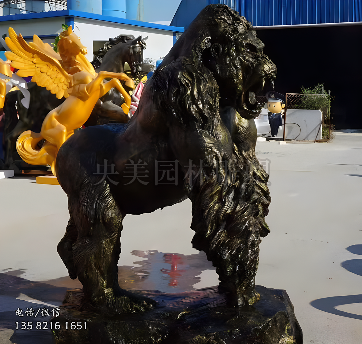 玻璃钢凶猛的猩猩雕塑