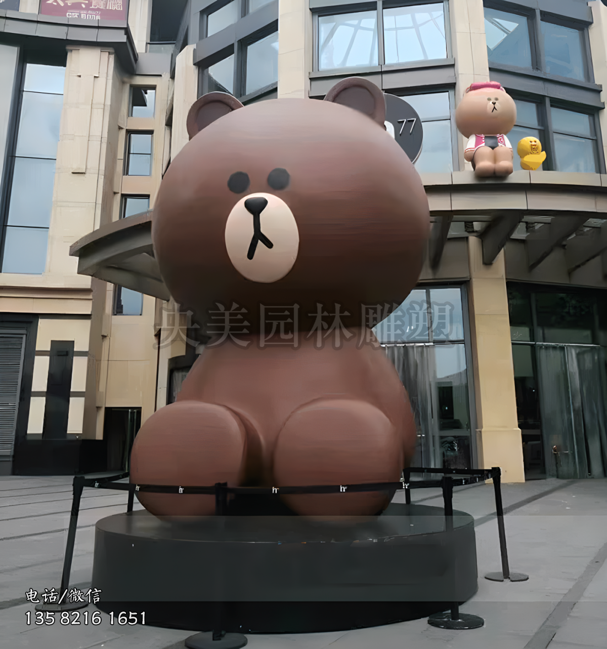 玻璃钢大型布朗熊雕塑