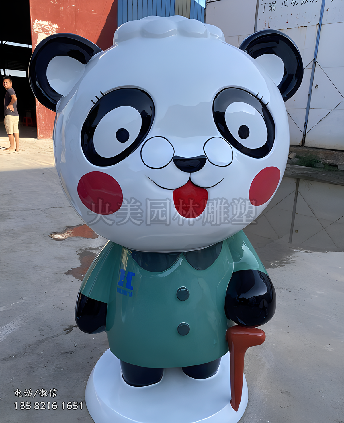 拄拐棍的卡通熊猫玻璃钢雕塑