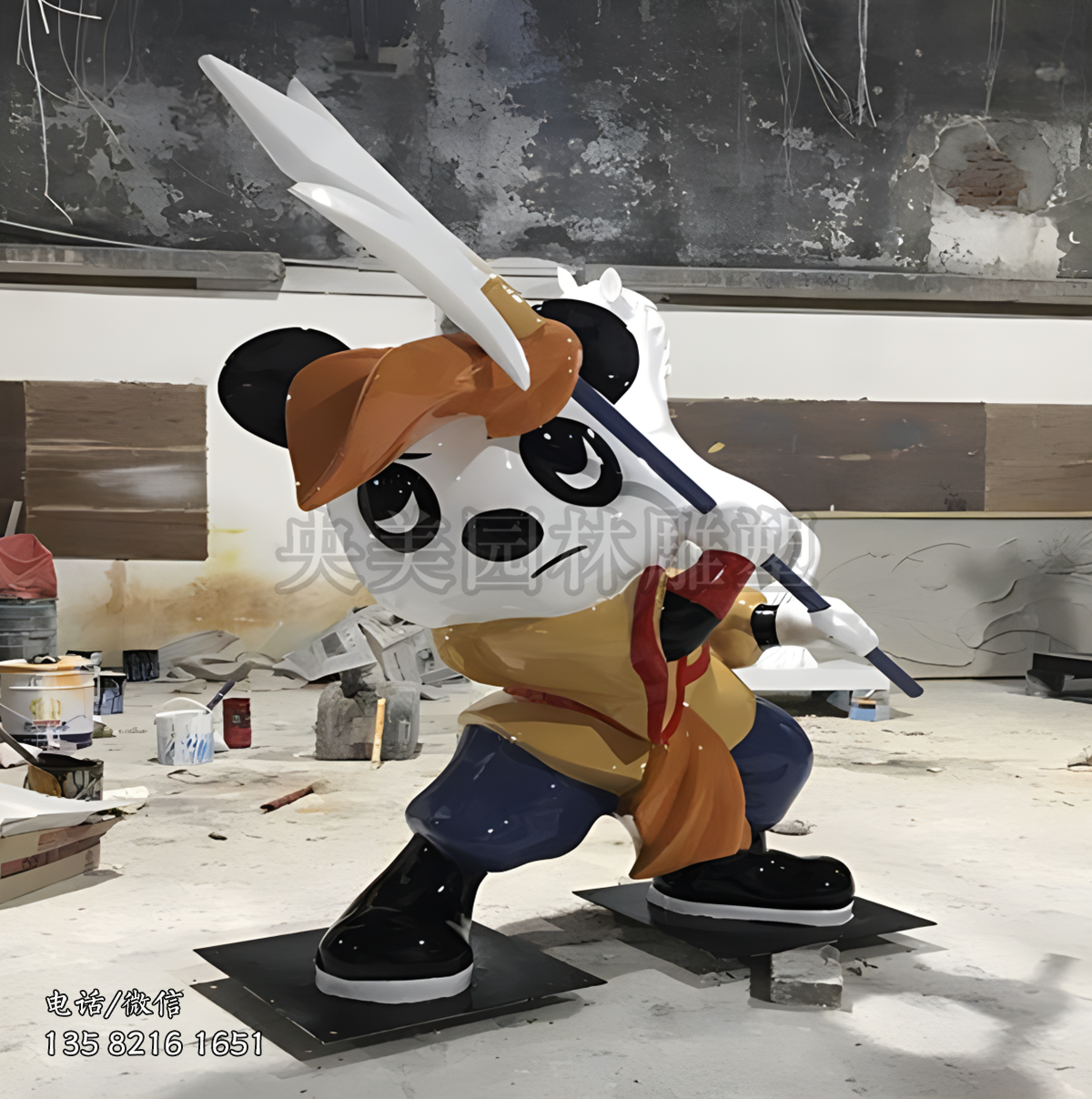舞枪的卡通熊猫雕塑