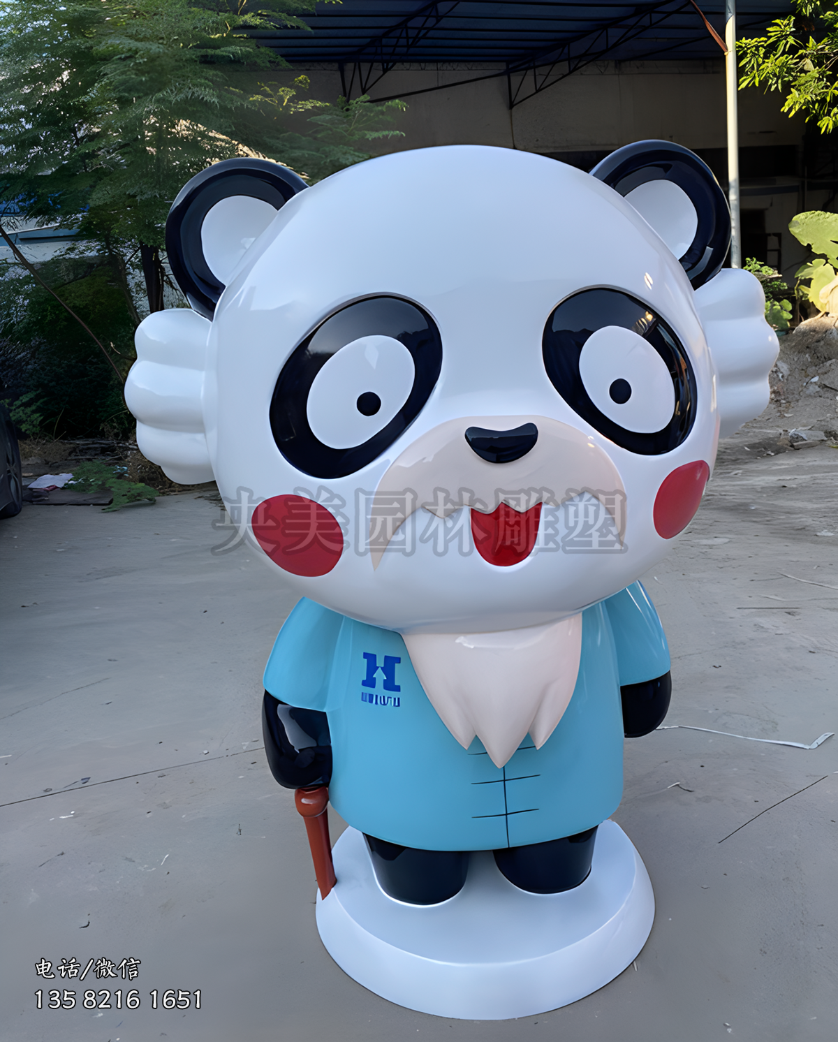 白胡子熊猫卡通雕塑
