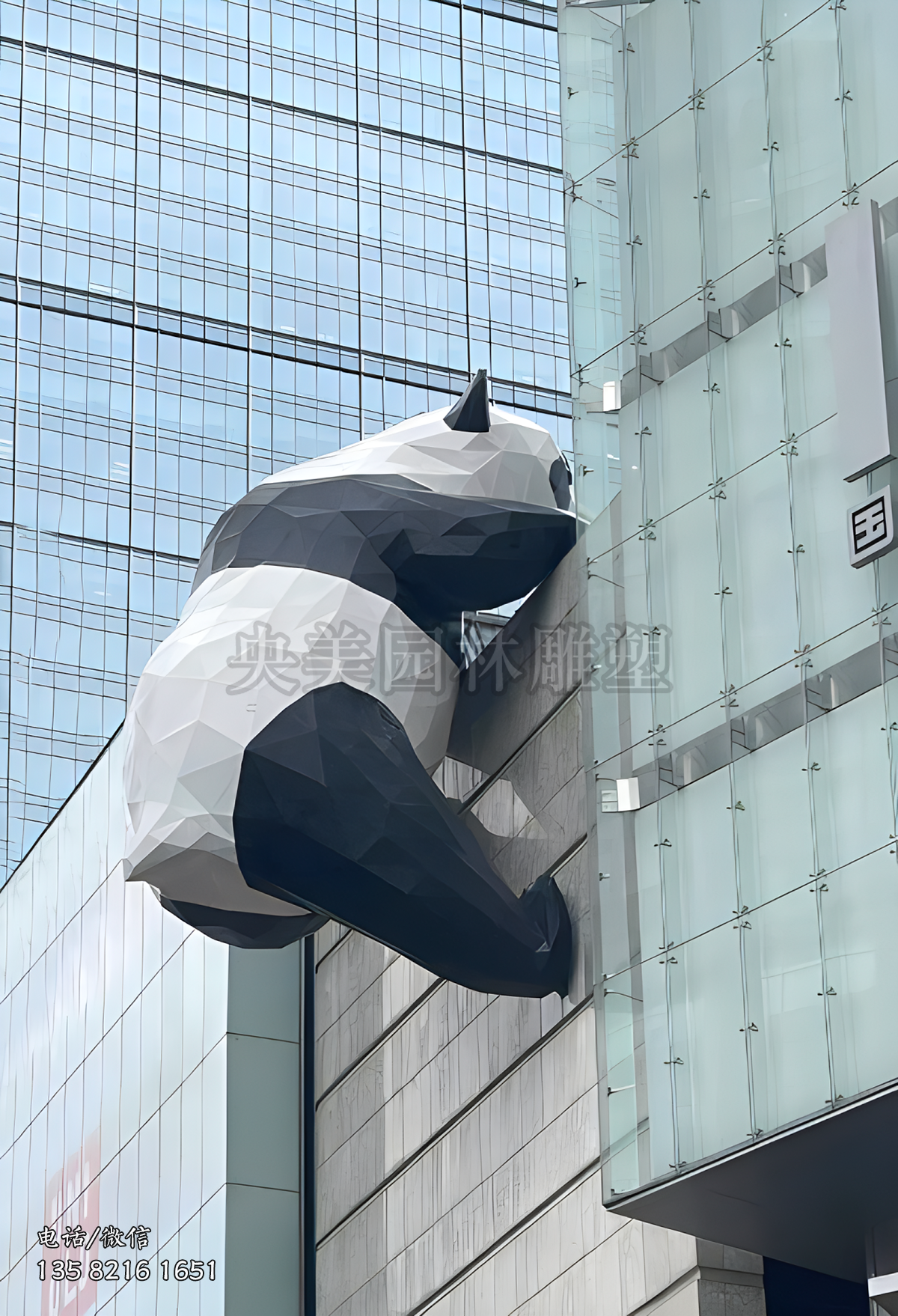 几何块面不锈钢爬楼熊猫雕塑