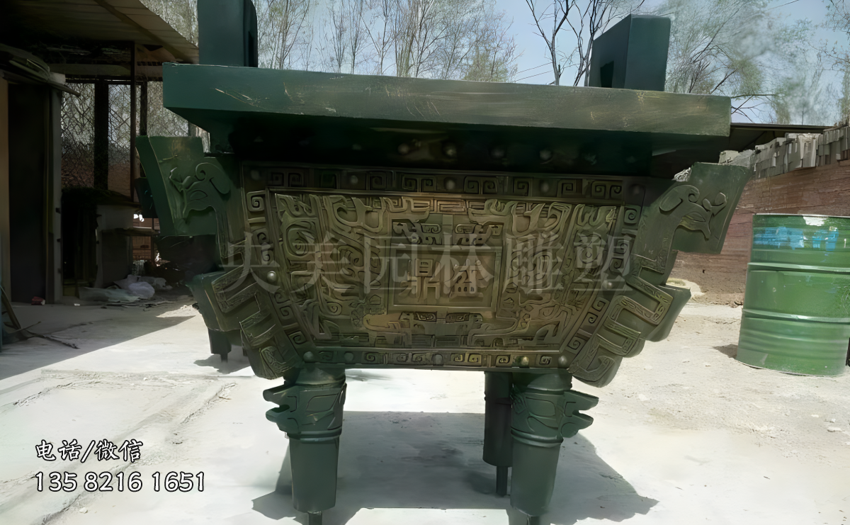 仿古铜鼎