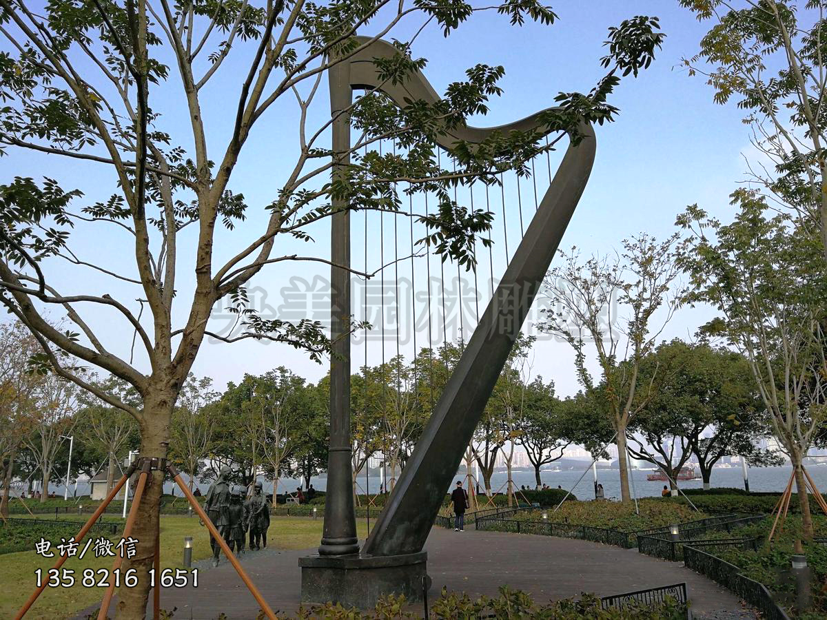 不锈钢仿真竖琴景观雕塑
