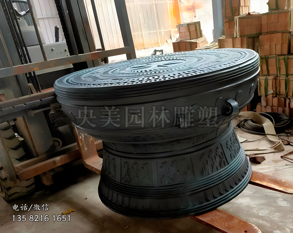 青铜仿真鼓雕塑