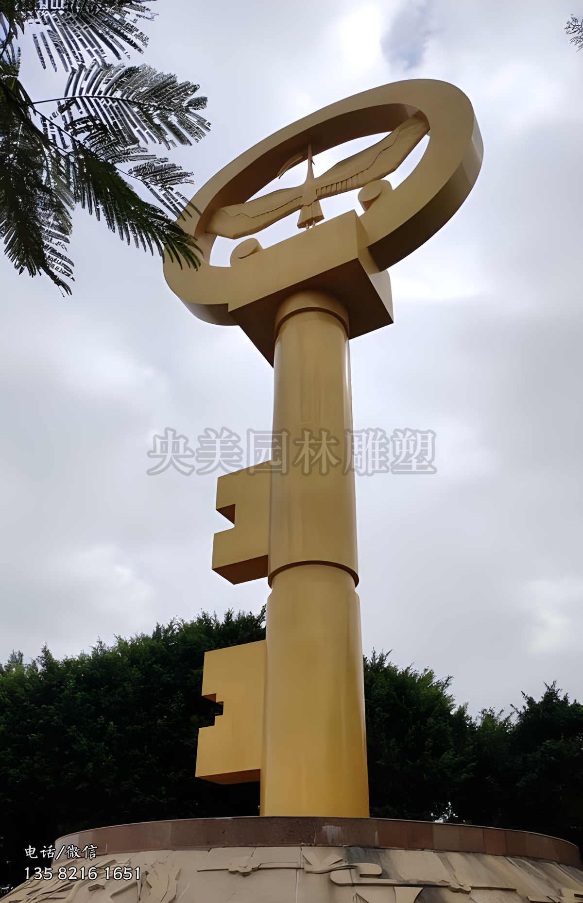大型不锈钢钥匙景观雕塑