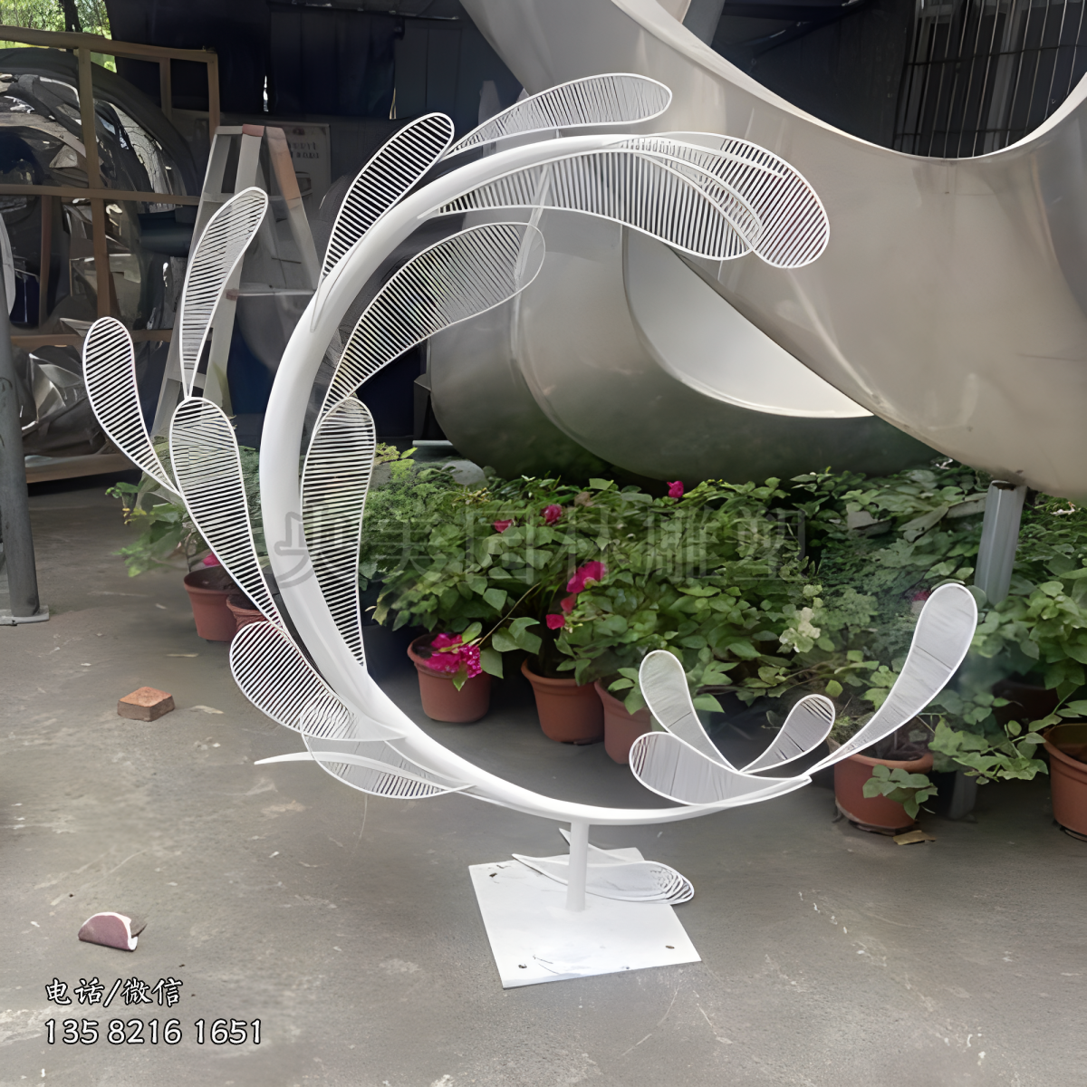 铁艺网格羽毛造型雕塑摆件