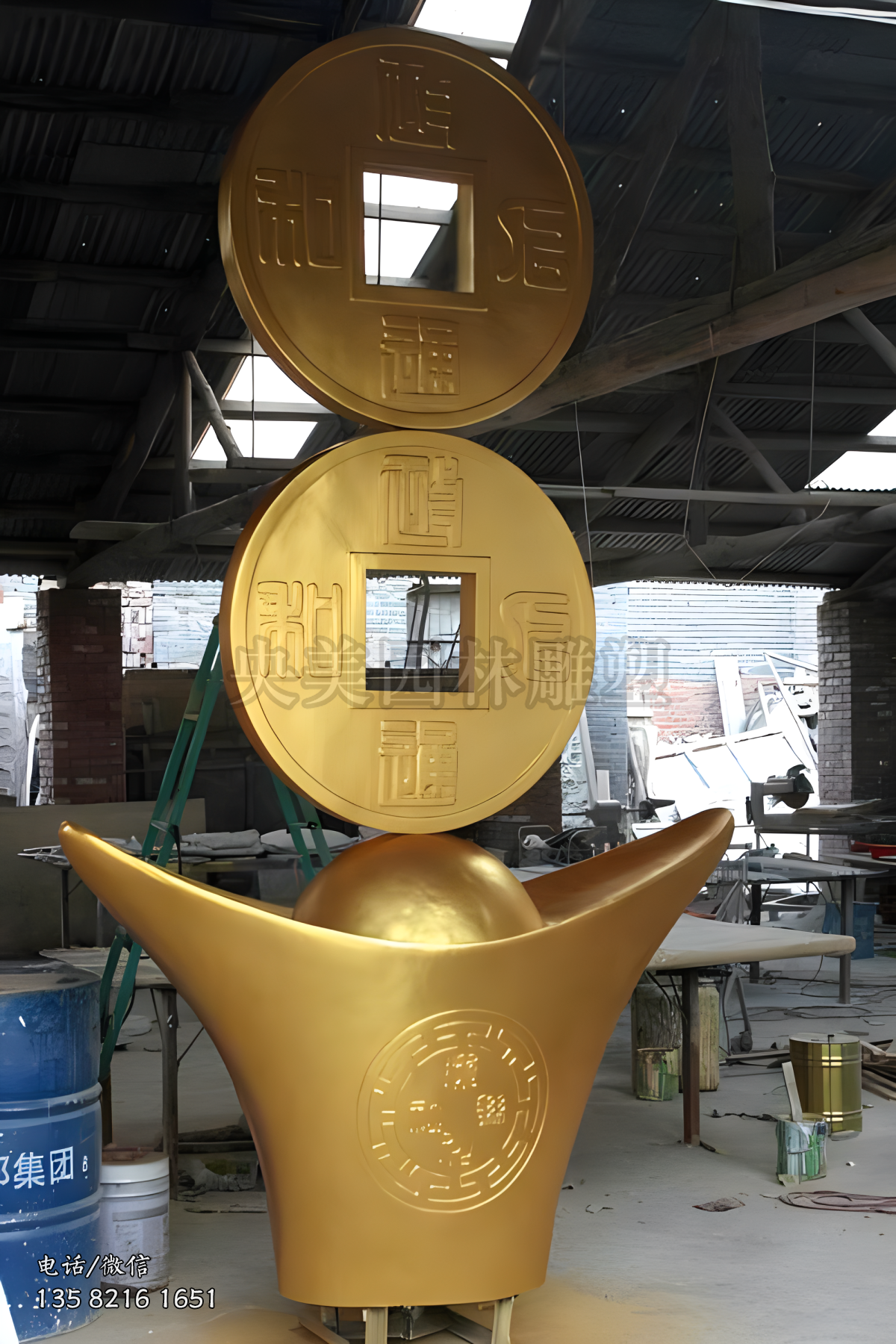 玻璃钢元宝造型景观雕塑