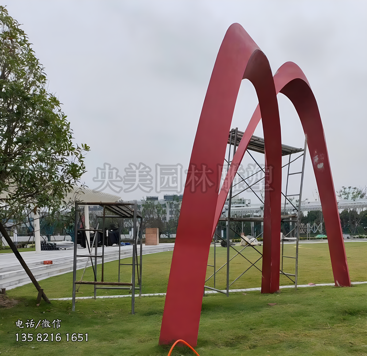 字母M不锈钢造型雕塑