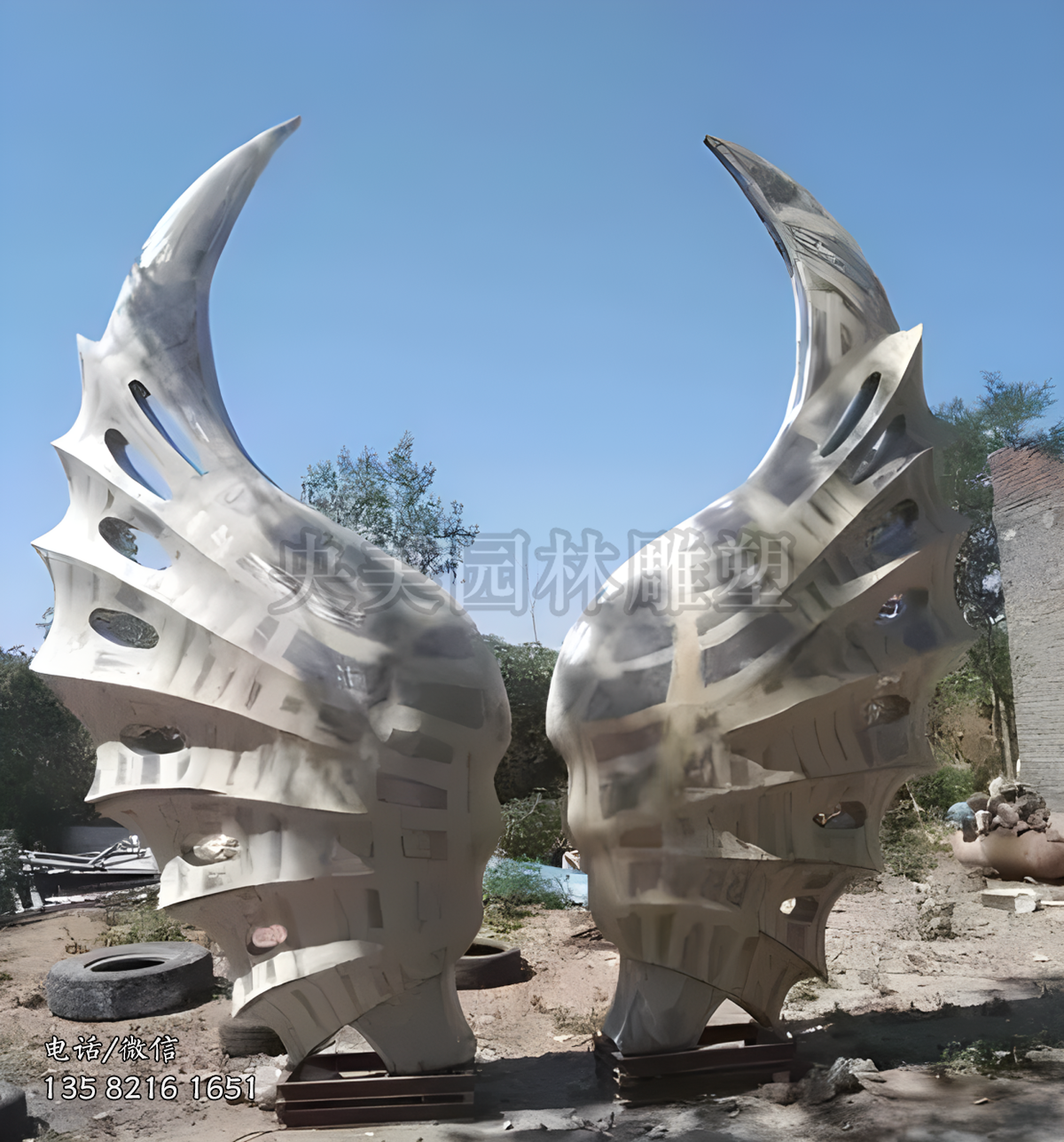 玻璃钢翅膀造型景观雕塑