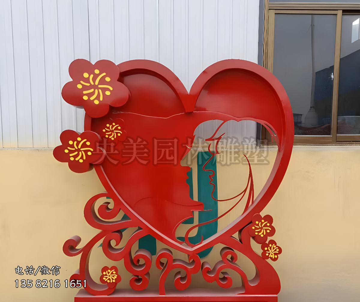 镂空剪影爱心造型雕塑摆件
