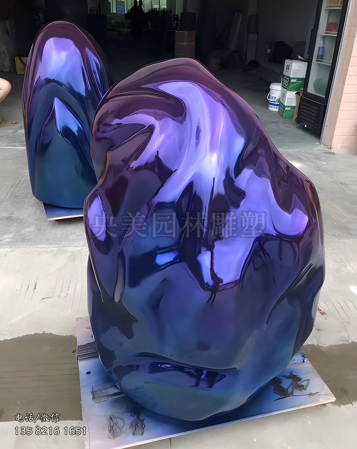 不锈钢喷镀石头造型雕塑