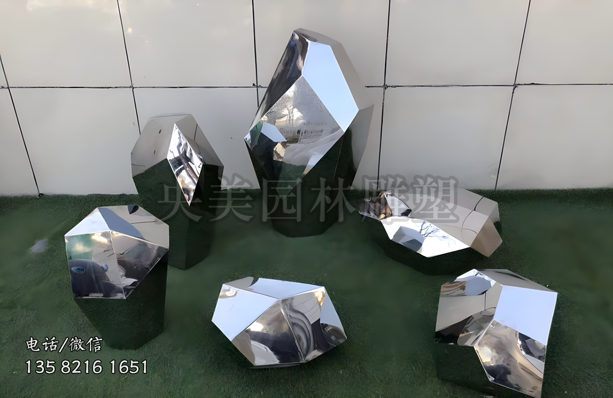 几何形不锈钢镜面石头造型雕塑
