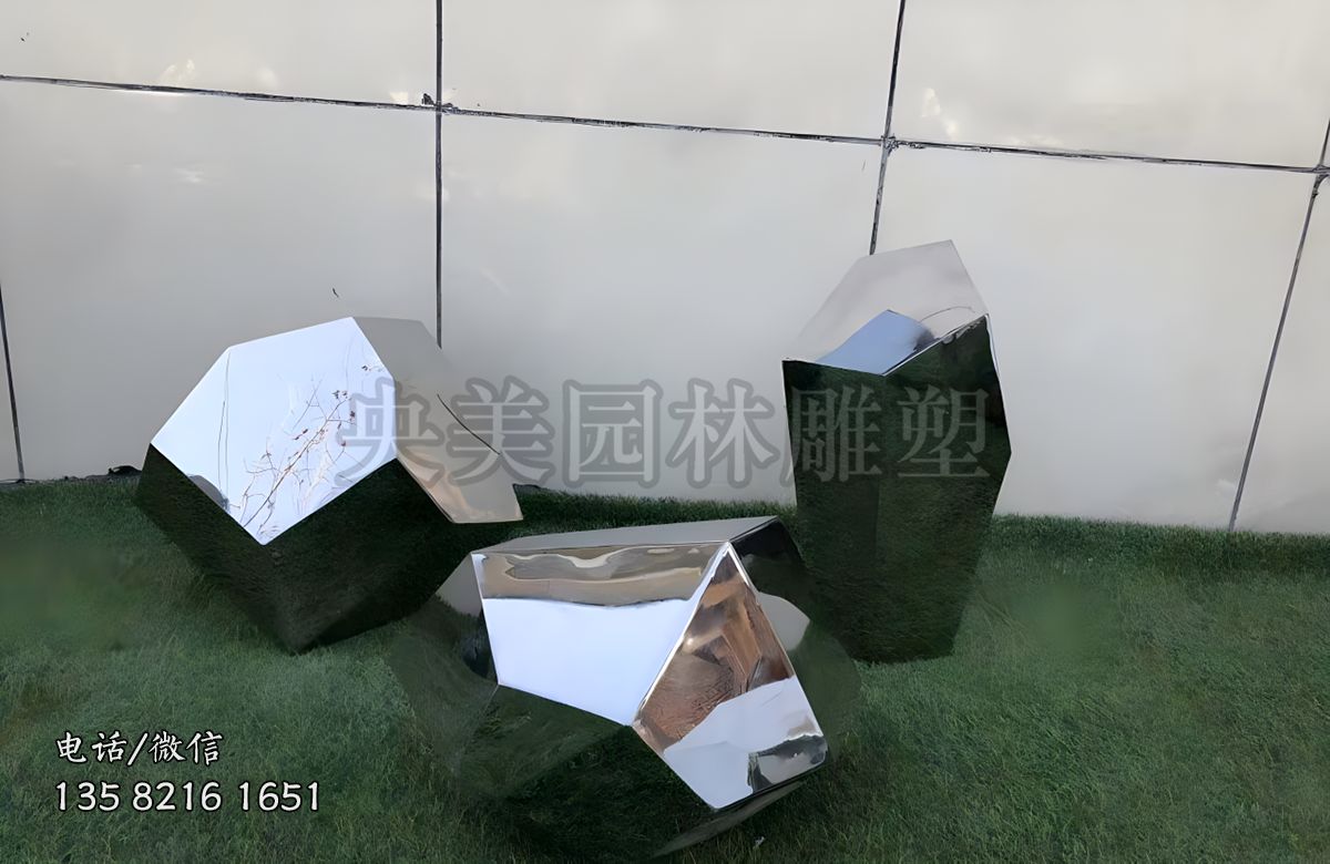 不锈钢几何块面石头雕塑