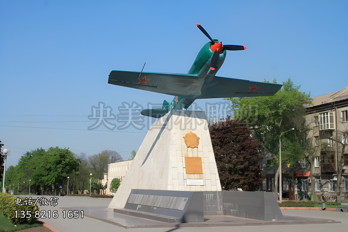 不锈钢仿真飞机（战斗机）雕塑