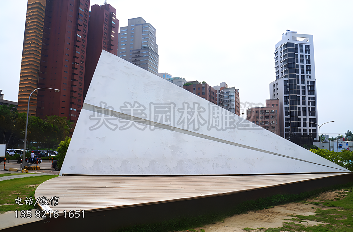 不锈钢折纸飞机雕塑