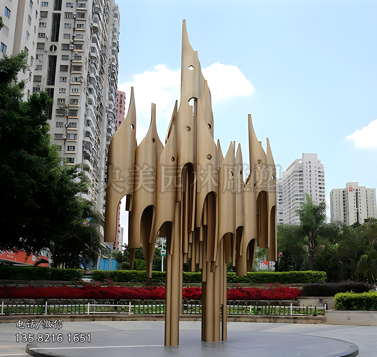 由多个钢笔笔头组成的不锈钢景观雕塑