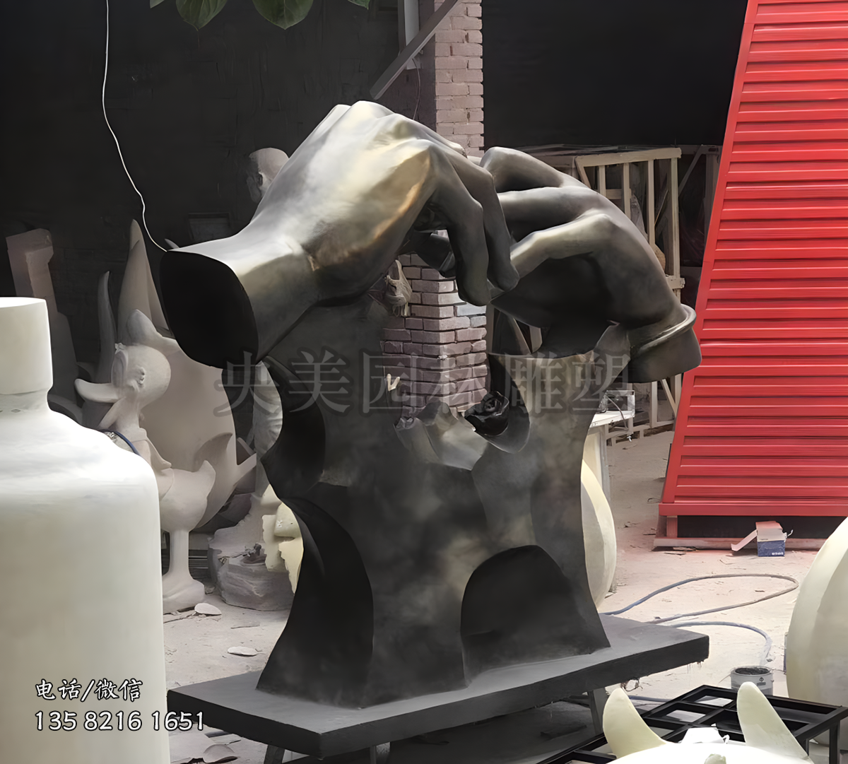 玻璃钢仿铜戴戒指雕塑摆件