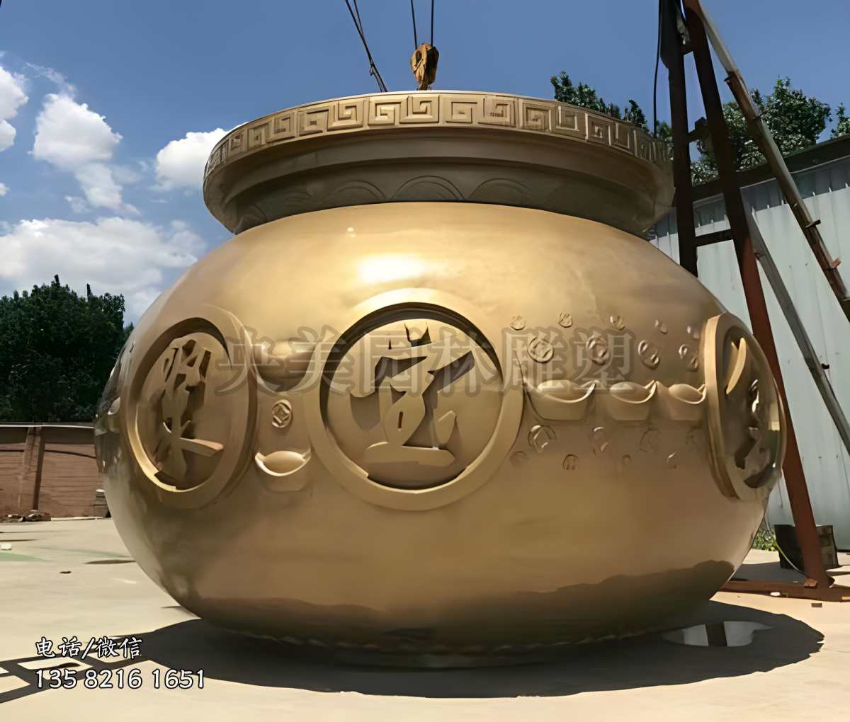 纯铜锻造大型聚宝盆雕塑