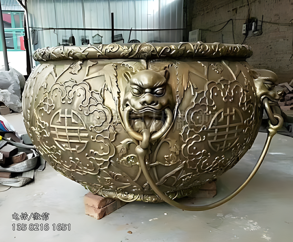 中国传统铜雕聚宝盆