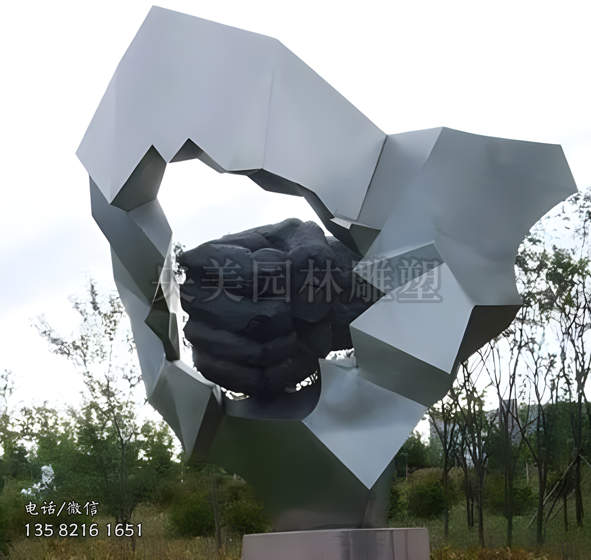 重拳出击不锈钢廉政主题景观雕塑