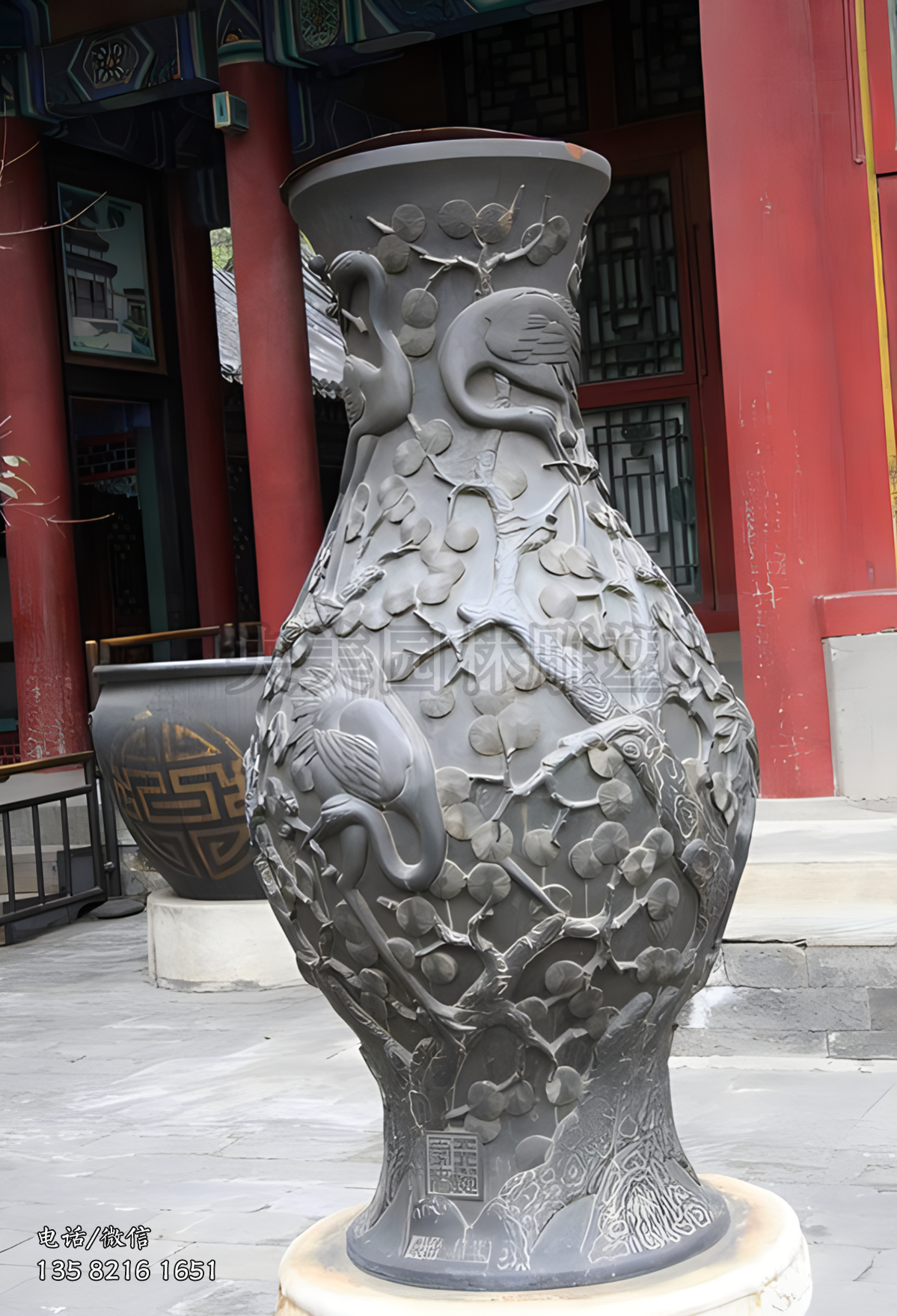 青石浮刻艺术花瓶雕塑