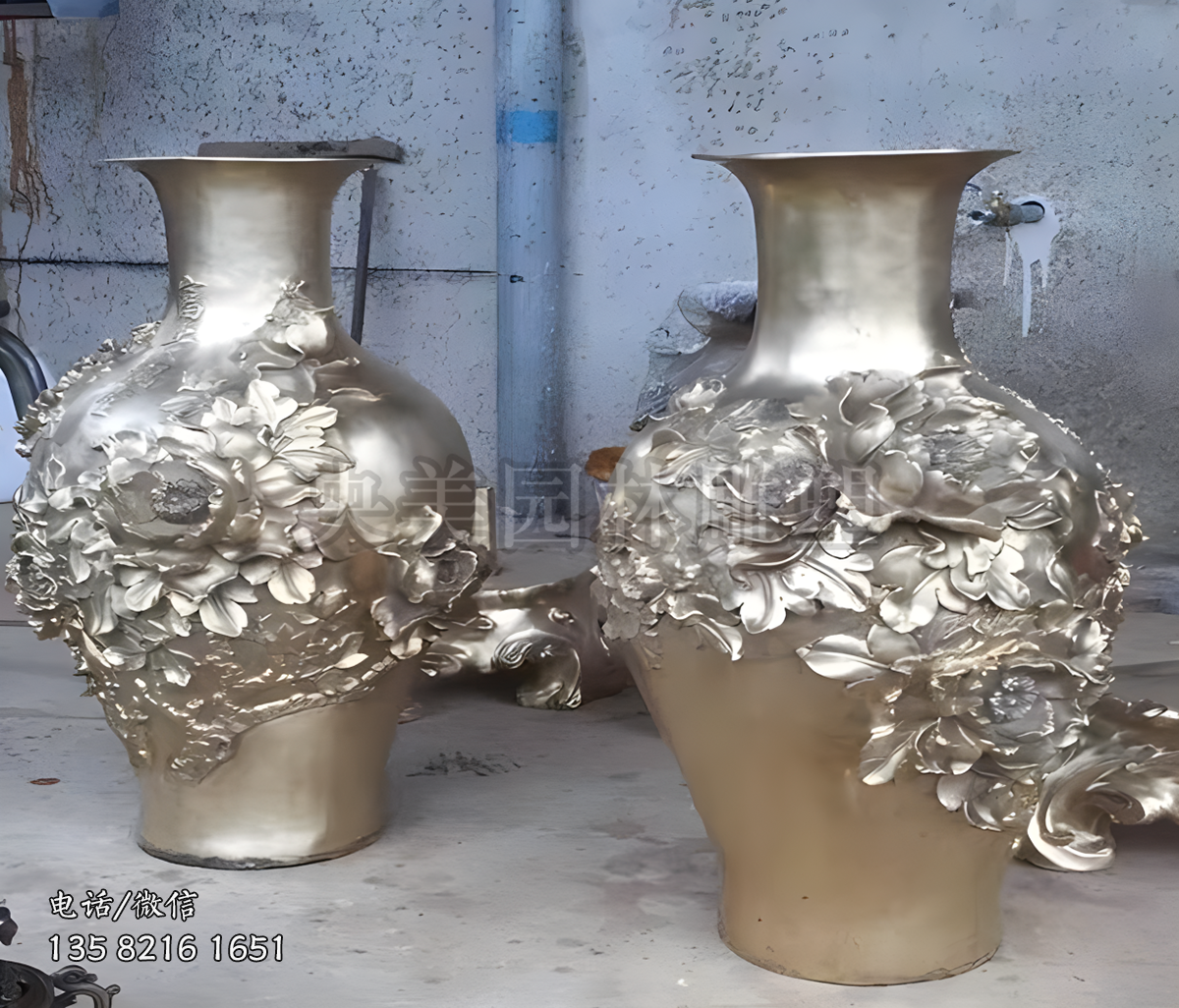 牡丹装饰铜花瓶