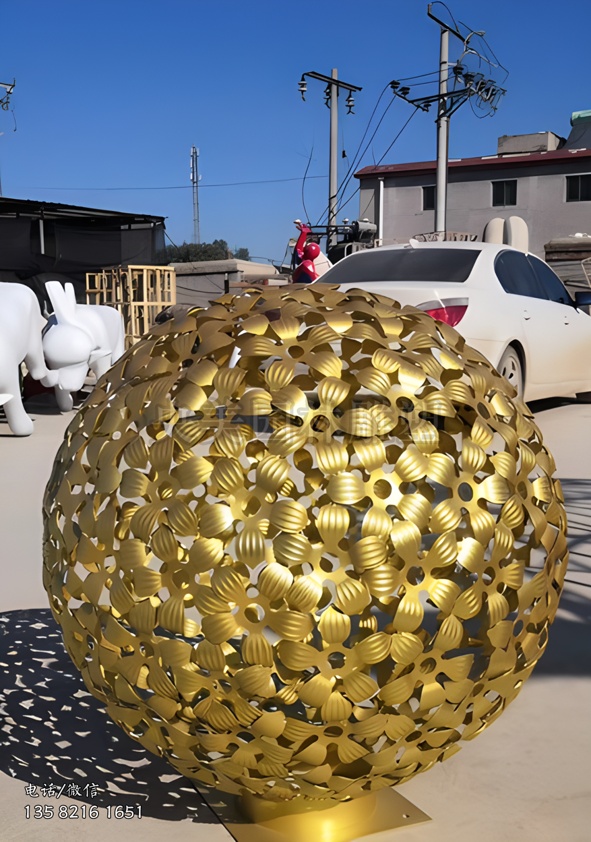 金色花朵造型镂空球雕塑摆件