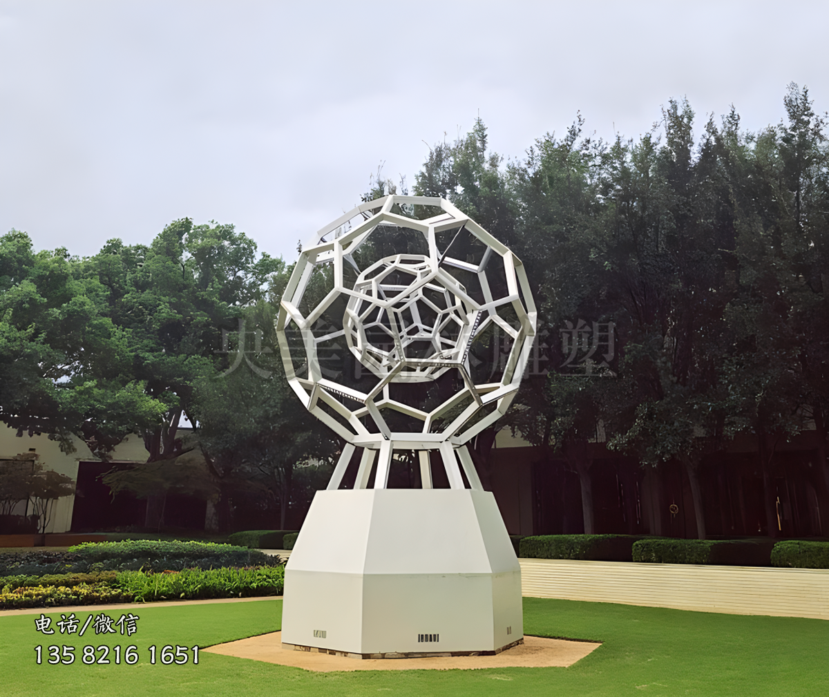 镂空网格足球景观雕塑