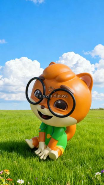 戴眼镜玻璃钢卡通松鼠雕塑