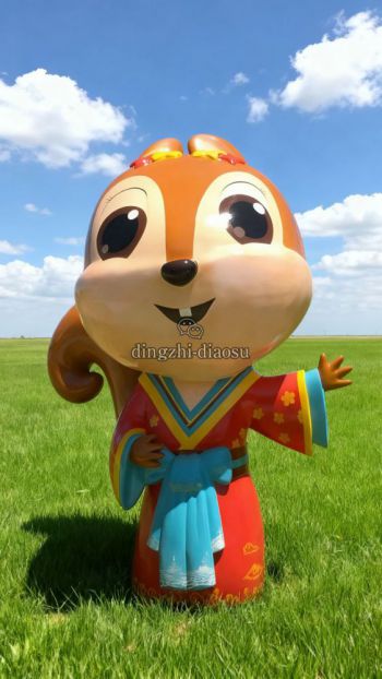 玻璃钢卡通松鼠雕塑